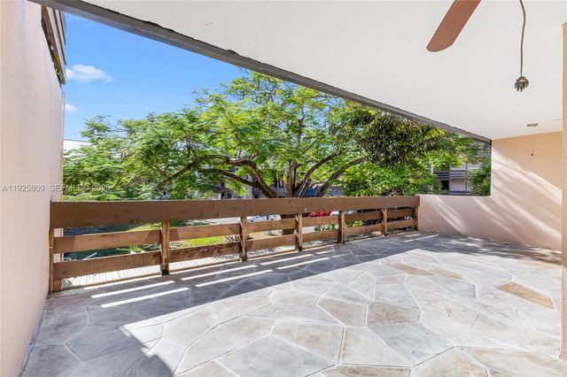 120 SW 96th Ter 204, Plantation, FL 33324