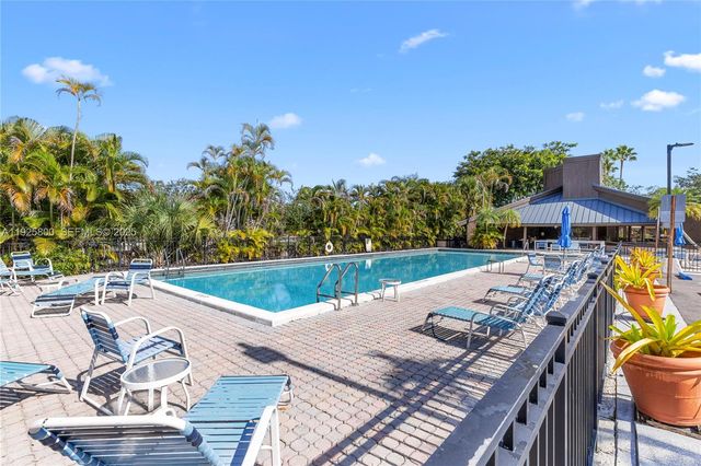 120 SW 96th Ter 204, Plantation, FL 33324