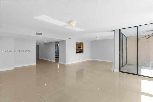 120 SW 96th Ter 204, Plantation, FL 33324