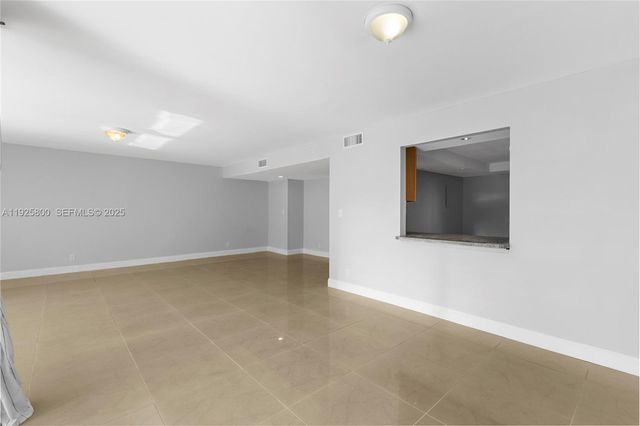 120 SW 96th Ter 204, Plantation, FL 33324