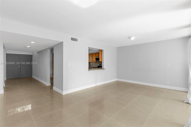 120 SW 96th Ter 204, Plantation, FL 33324