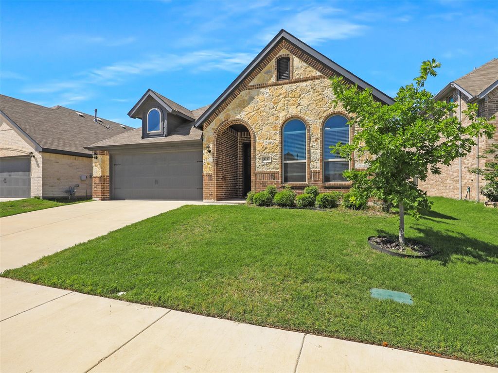 3737 Trillium Drive, Fort Worth, TX 76244