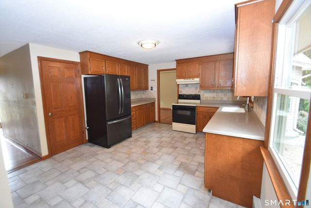 77 Winthrop Road, Manchester, CT 06040
