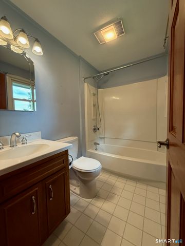 77 Winthrop Road, Manchester, CT 06040
