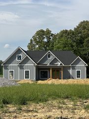 887 Ovoca Lake Rd, Tullahoma, TN 37388