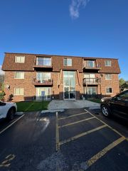 7101 166th Street 2B, Tinley Park, IL 60477