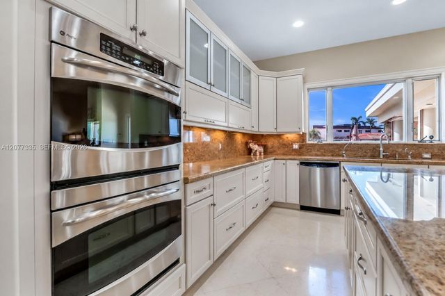 2820 NE 44th Street, Lighthouse Point, FL 33064