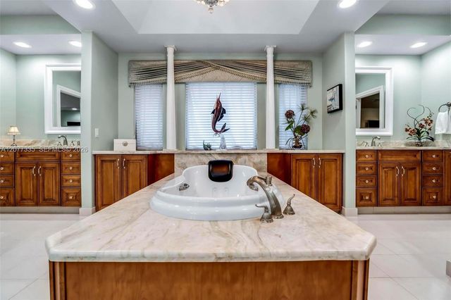 2820 NE 44th Street, Lighthouse Point, FL 33064