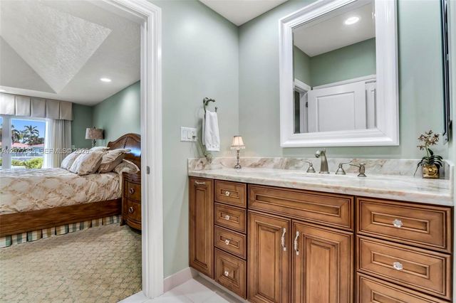 2820 NE 44th Street, Lighthouse Point, FL 33064