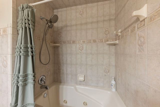 9040 Frances Lane, Orland Park, IL 60462