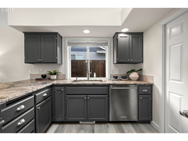 20672 Sw SANTA FE Ter, Sherwood, OR 97140