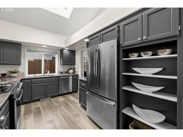 20672 Sw SANTA FE Ter, Sherwood, OR 97140