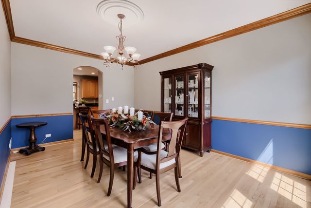 376 Amy Court, Glen Ellyn, IL 60137