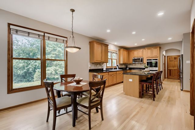 376 Amy Court, Glen Ellyn, IL 60137