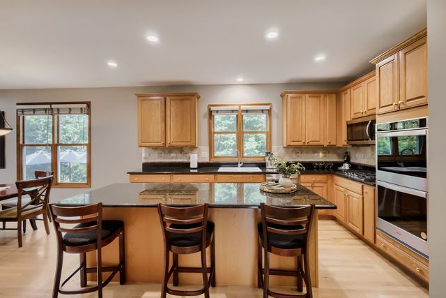 376 Amy Court, Glen Ellyn, IL 60137