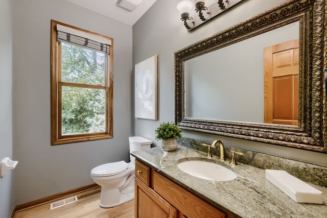 376 Amy Court, Glen Ellyn, IL 60137
