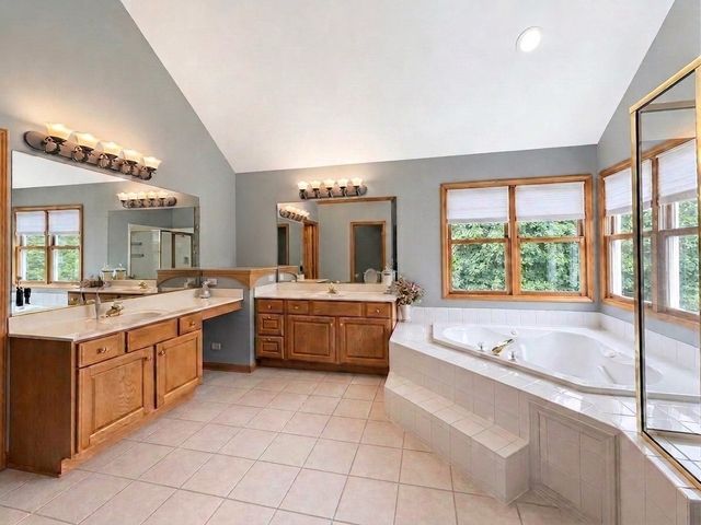 376 Amy Court, Glen Ellyn, IL 60137