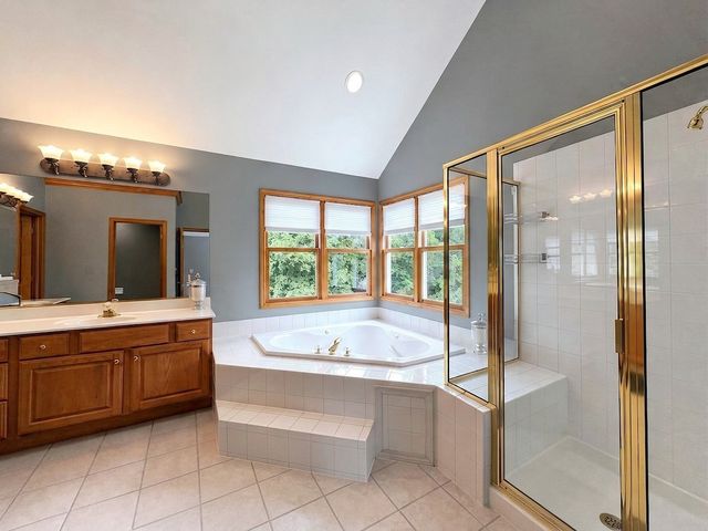 376 Amy Court, Glen Ellyn, IL 60137