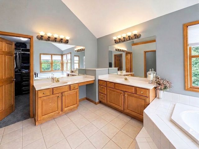 376 Amy Court, Glen Ellyn, IL 60137