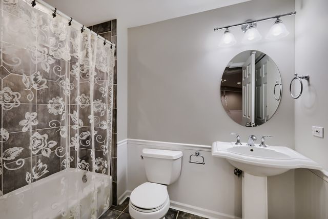 376 Amy Court, Glen Ellyn, IL 60137