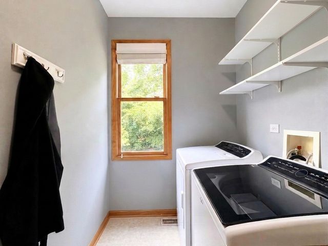 376 Amy Court, Glen Ellyn, IL 60137