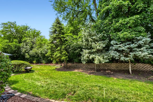 376 Amy Court, Glen Ellyn, IL 60137