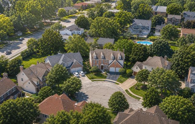 376 Amy Court, Glen Ellyn, IL 60137