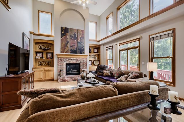 376 Amy Court, Glen Ellyn, IL 60137