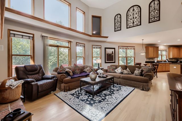 376 Amy Court, Glen Ellyn, IL 60137