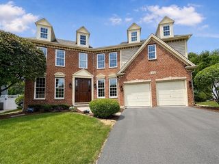 376 Amy Court, Glen Ellyn, IL 60137
