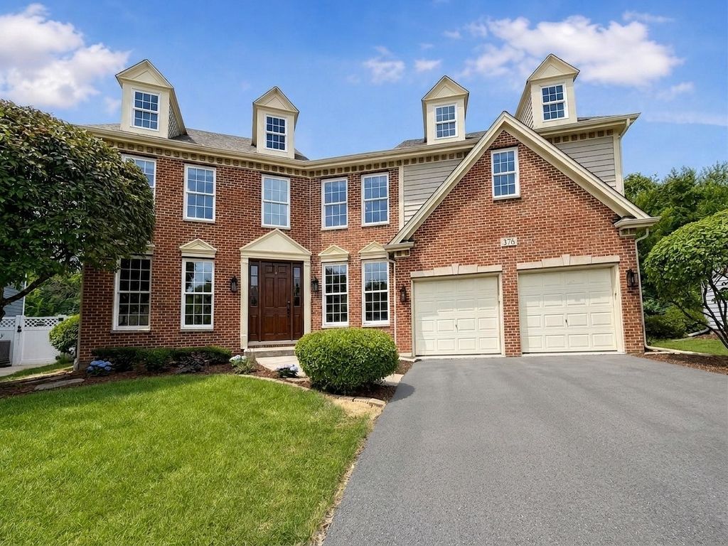 376 Amy Court, Glen Ellyn, IL 60137