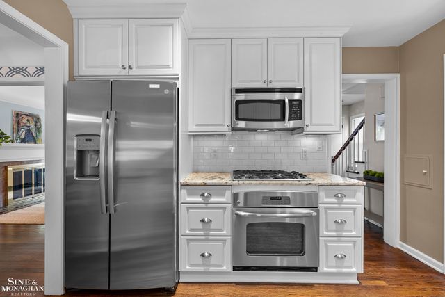 962 Lincoln Road, Grosse Pointe, MI 48230