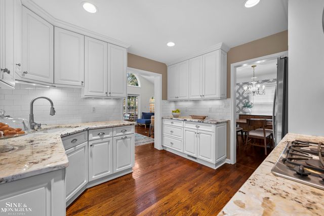 962 Lincoln Road, Grosse Pointe, MI 48230
