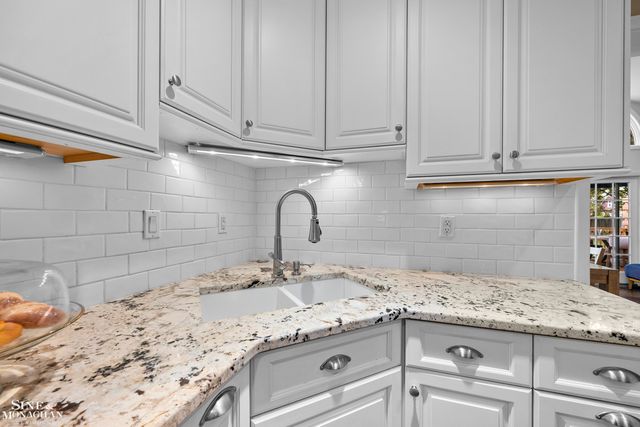 962 Lincoln Road, Grosse Pointe, MI 48230