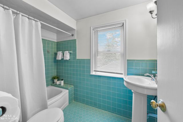 962 Lincoln Road, Grosse Pointe, MI 48230