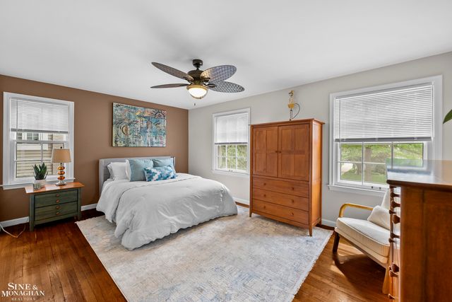962 Lincoln Road, Grosse Pointe, MI 48230