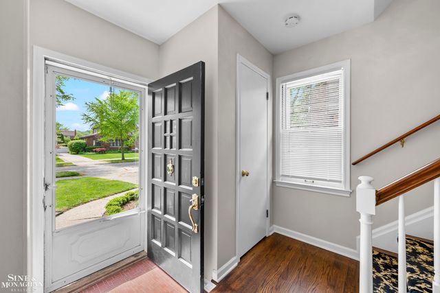 962 Lincoln Road, Grosse Pointe, MI 48230