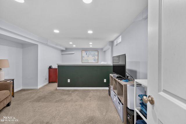 962 Lincoln Road, Grosse Pointe, MI 48230