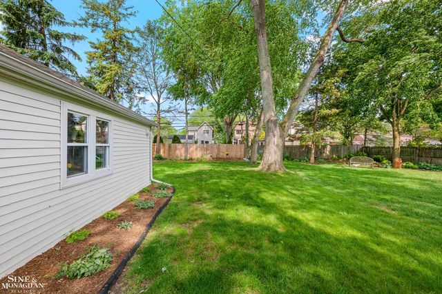 962 Lincoln Road, Grosse Pointe, MI 48230