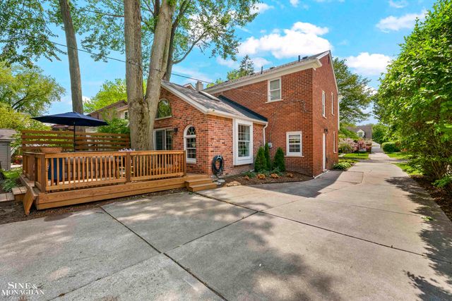 962 Lincoln Road, Grosse Pointe, MI 48230