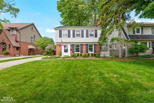 962 Lincoln Road, Grosse Pointe, MI 48230