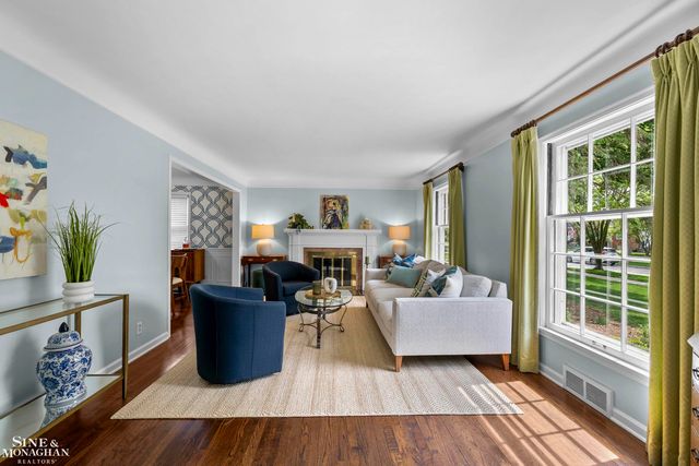 962 Lincoln Road, Grosse Pointe, MI 48230