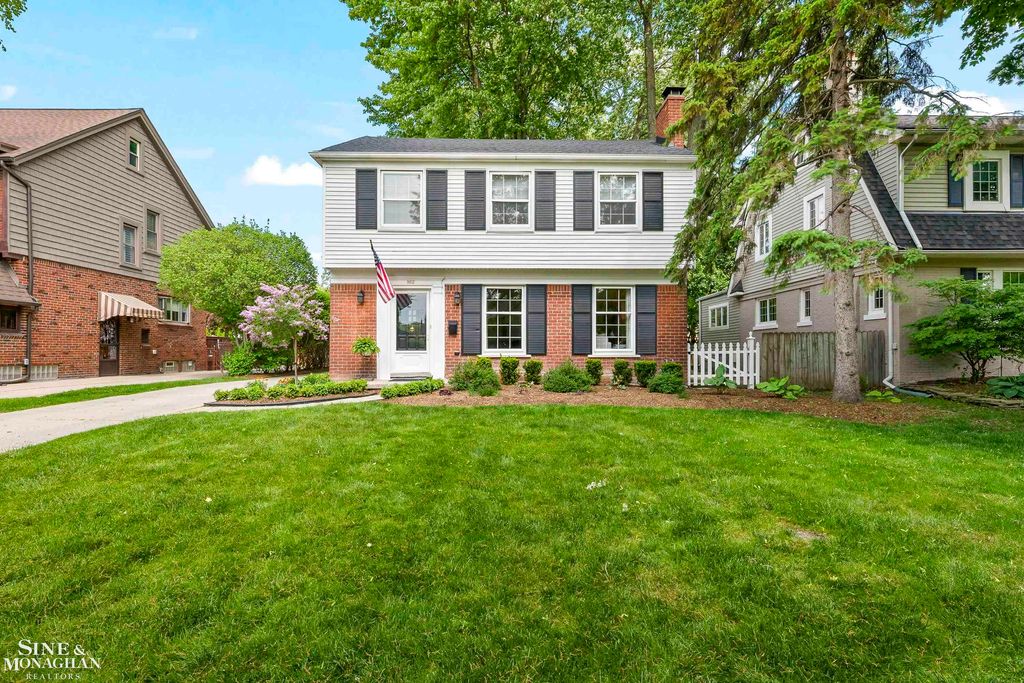 962 Lincoln Road, Grosse Pointe, MI 48230
