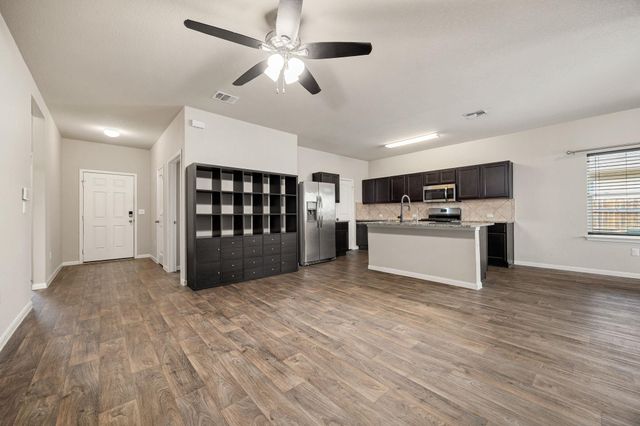 152 Cibolo Creek DR, Kyle, TX 78640