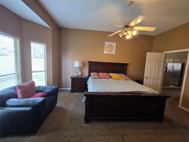 5600 Creekhollow Drive, Arlington, TX 76018