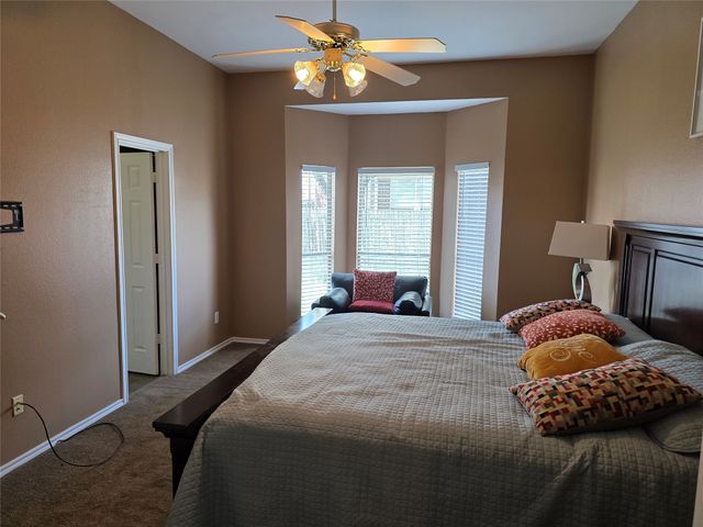 5600 Creekhollow Drive, Arlington, TX 76018