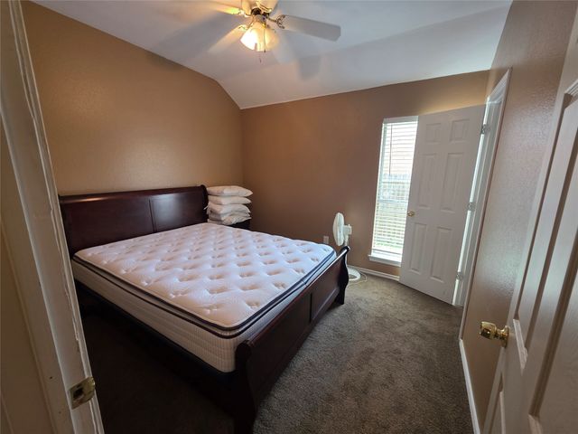 5600 Creekhollow Drive, Arlington, TX 76018