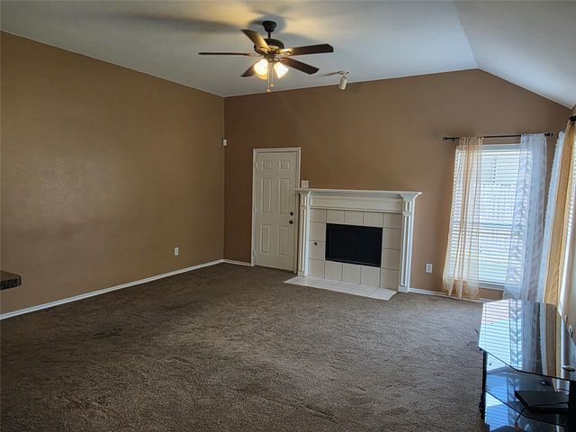 5600 Creekhollow Drive, Arlington, TX 76018