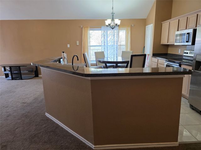 5600 Creekhollow Drive, Arlington, TX 76018