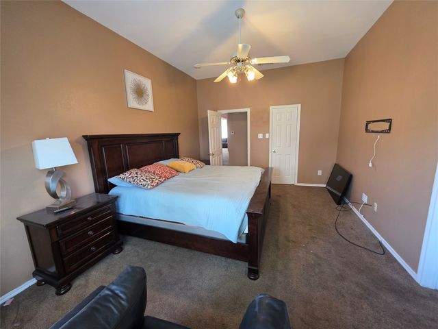 5600 Creekhollow Drive, Arlington, TX 76018